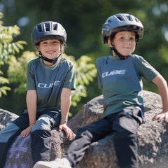 Kinderen in CUBE fietsshirts