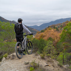 CUBE Mountainbike helmen in de bergen