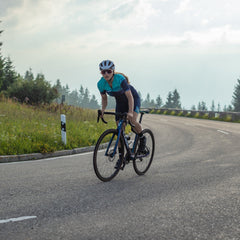 Fietsers op de CUBE Axial dames racefiets